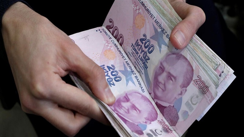 انخفاض سعر الليرة التركية بعد قرار البنك المركزي بشأن سعر الفائدة