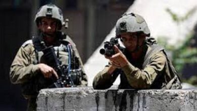 الجيش الإسرائيلي يستهدف 3 أشخاص من حماس في خان يونس